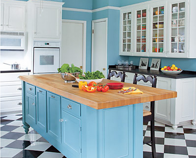 обои голубого цвета на кухне в средиземноморском стиле