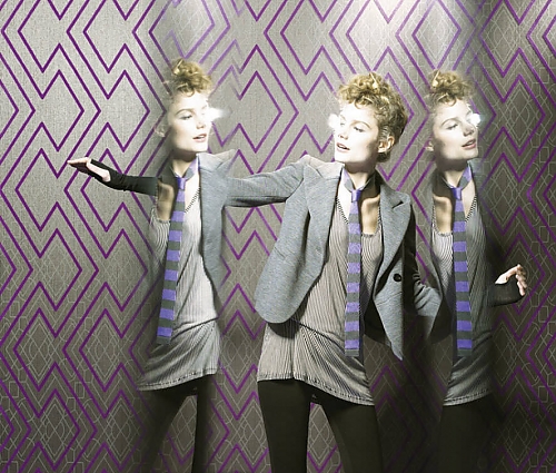 Обои Mystic Mirrors Hookedonwalls- фото в интерьере гостиной Обои Mystic Mirrors Hookedonwalls- фото в интерьере гостиной