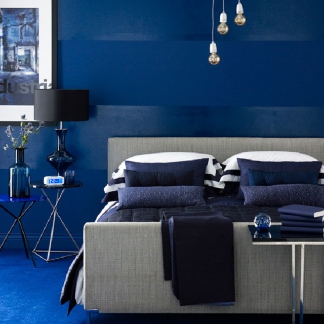 стильные синие обои в спальне фото